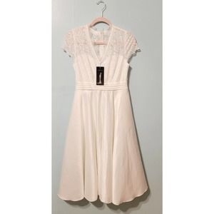 NWT Ivory & Lace Sweetheart Dress. Sz 8. Great for Wedding, Bride, or Party!